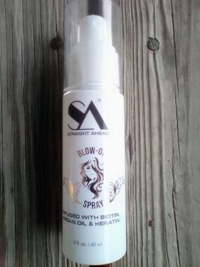 SA Straight Ahead White Blow-Out Spray Bottle